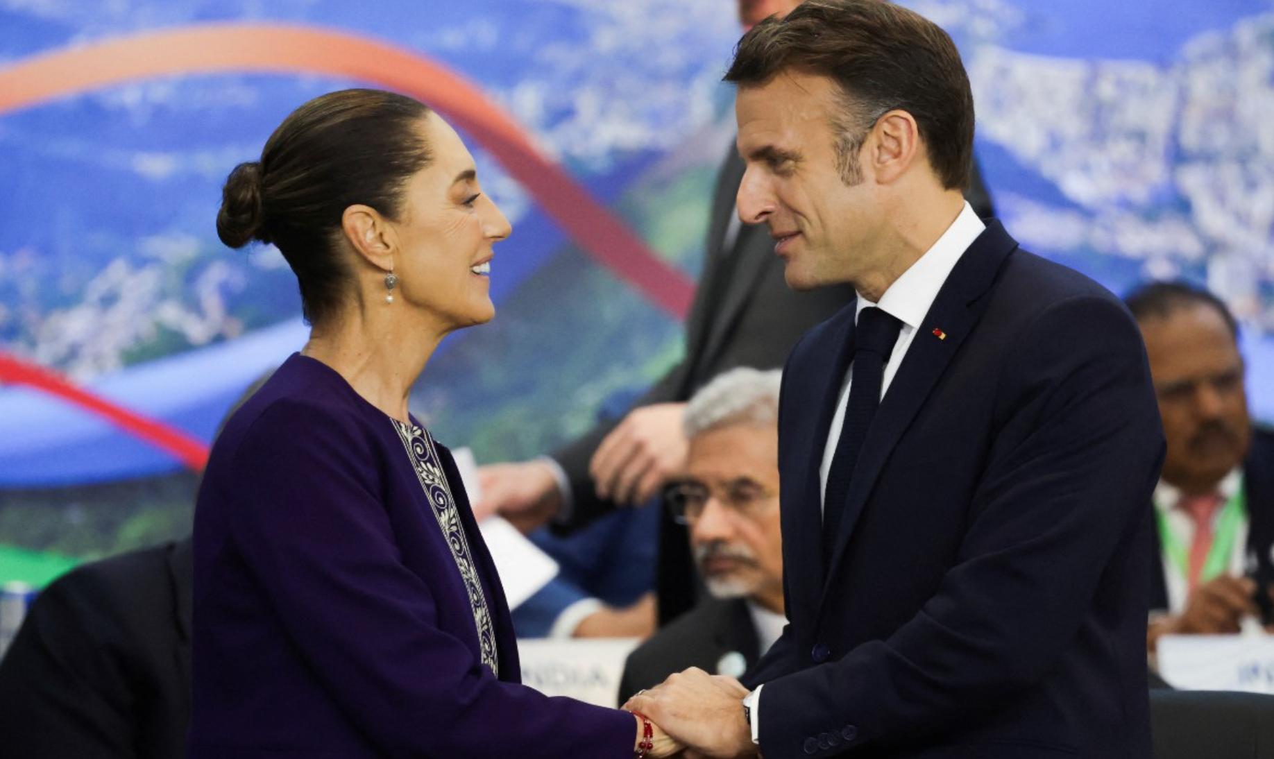 Sheinbaum y Macron acuerdan trabajar juntos
